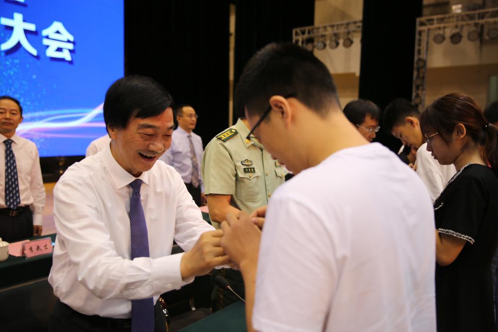 英国365(集团)公司官方网站