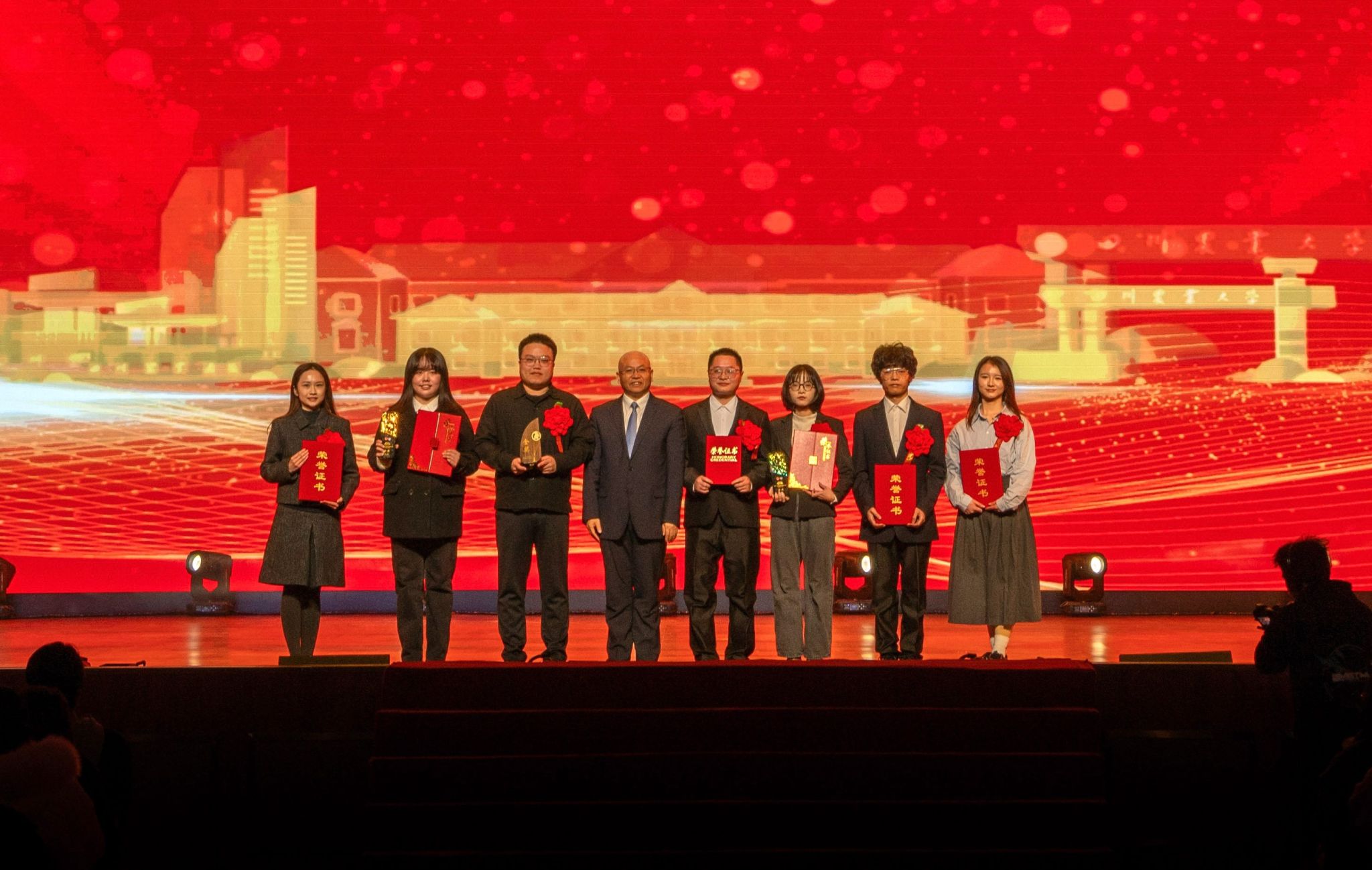 英国365(集团)公司官方网站