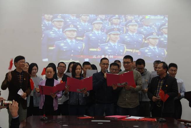 说明: E:\周林\2019学生工作\我为祖国喝彩——商学院部门工会歌咏活动\老师合唱3.jpg 英国365(集团)公司官方网站